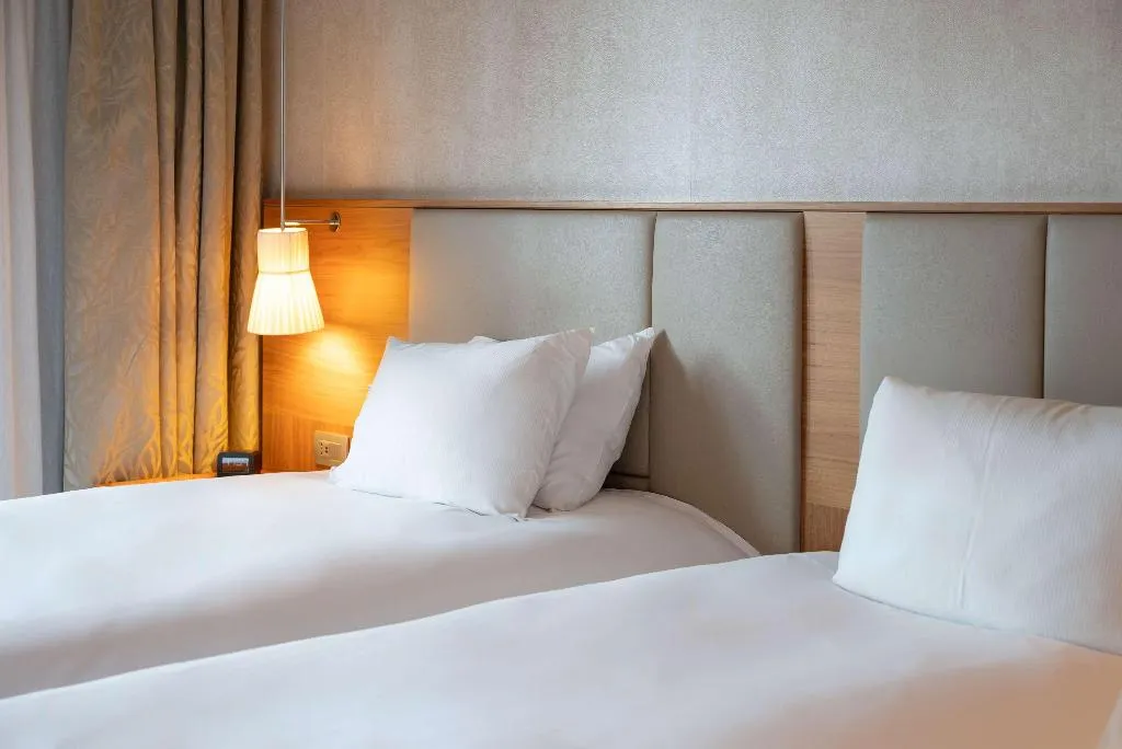 TWIN DELUXE GUEST ROOM Room, Hilton Milan, Milan