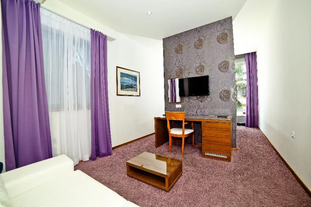 QUADRUPLE CLASSIC Room, Classic Hotel Gala Split, Split