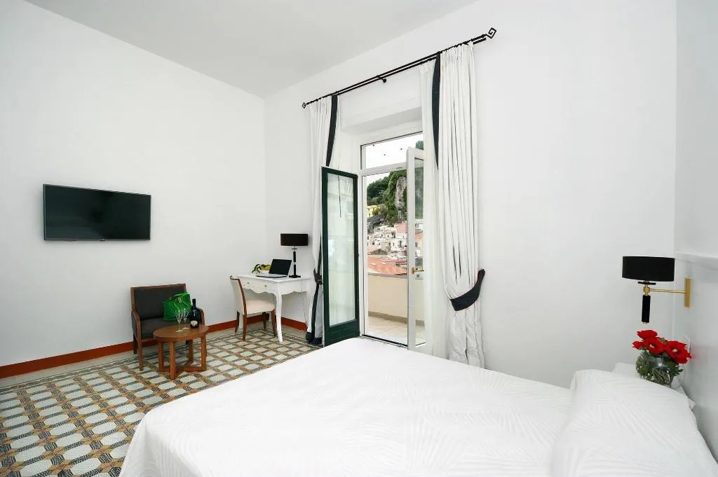 Room, Amalfi Luxury House, Naples
