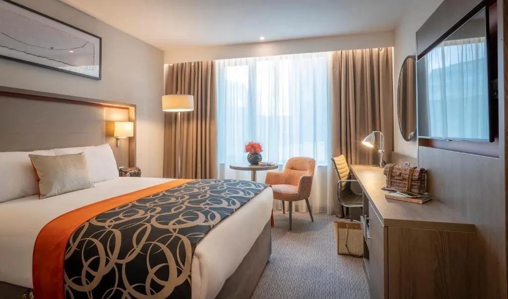 DOUBLE DELUXE Room, Clayton Hotel Charlemont, Dublin