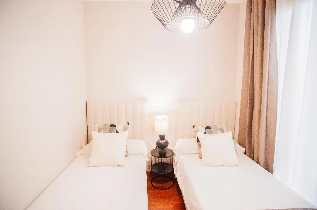 APARTMENT TWO BEDROOMS Room, azz Apartamentos Torre de la Plata, Seville