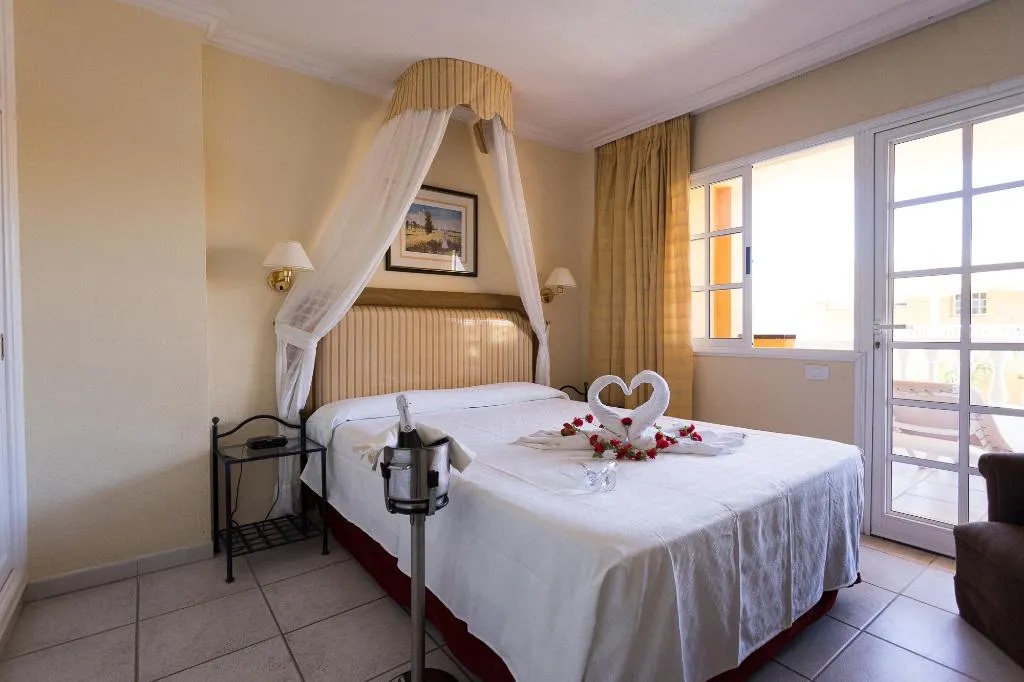 APARTMENT SEA VIEW TWO BEDROOMS Room, El MarquÃ©s Palace by Intercorp Hotel Group, Tenerife