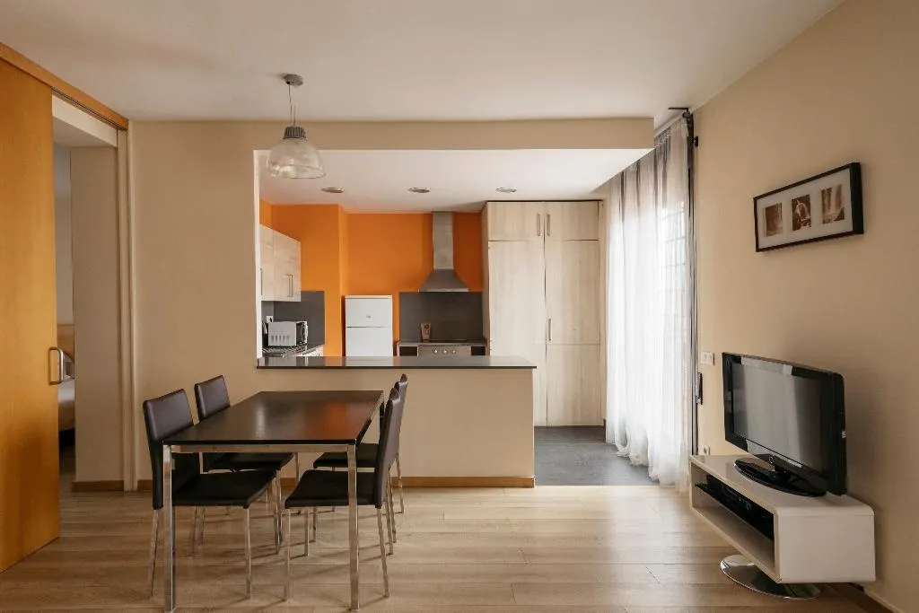 APARTMENT STANDARD Room, Barcelona Apartment Villarroel, Barcelona