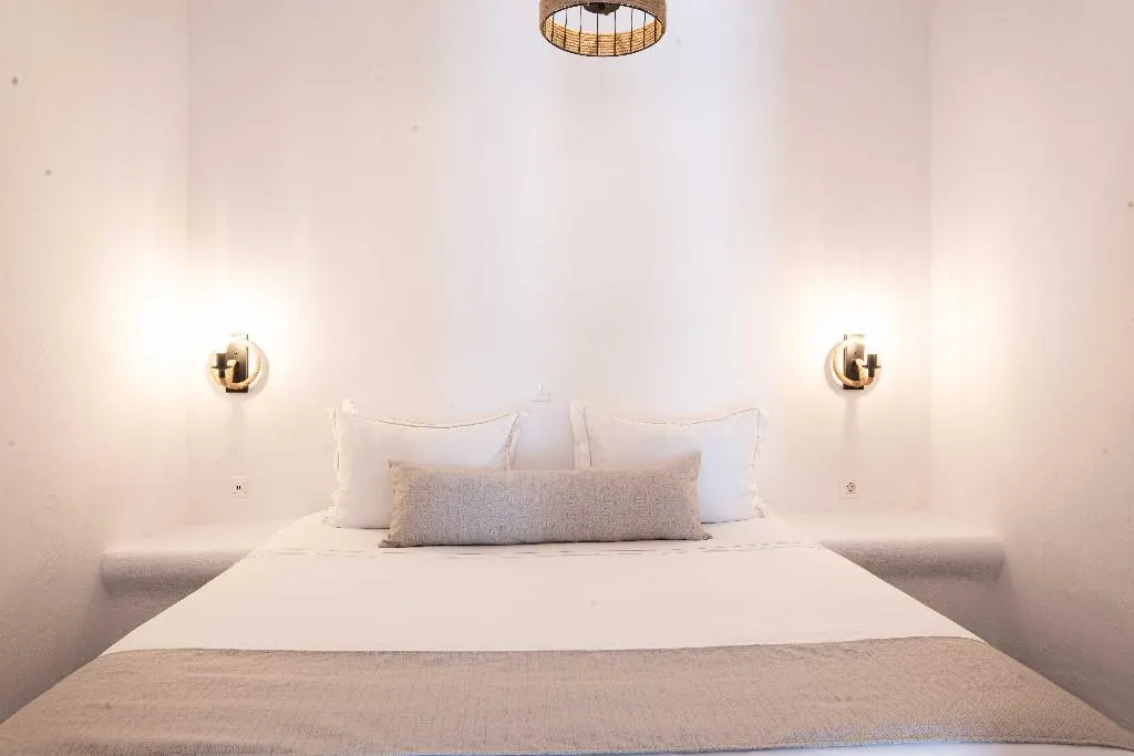 JUNIOR SUITE STANDARD Room, La Roka Cliffside Memories, Santorini