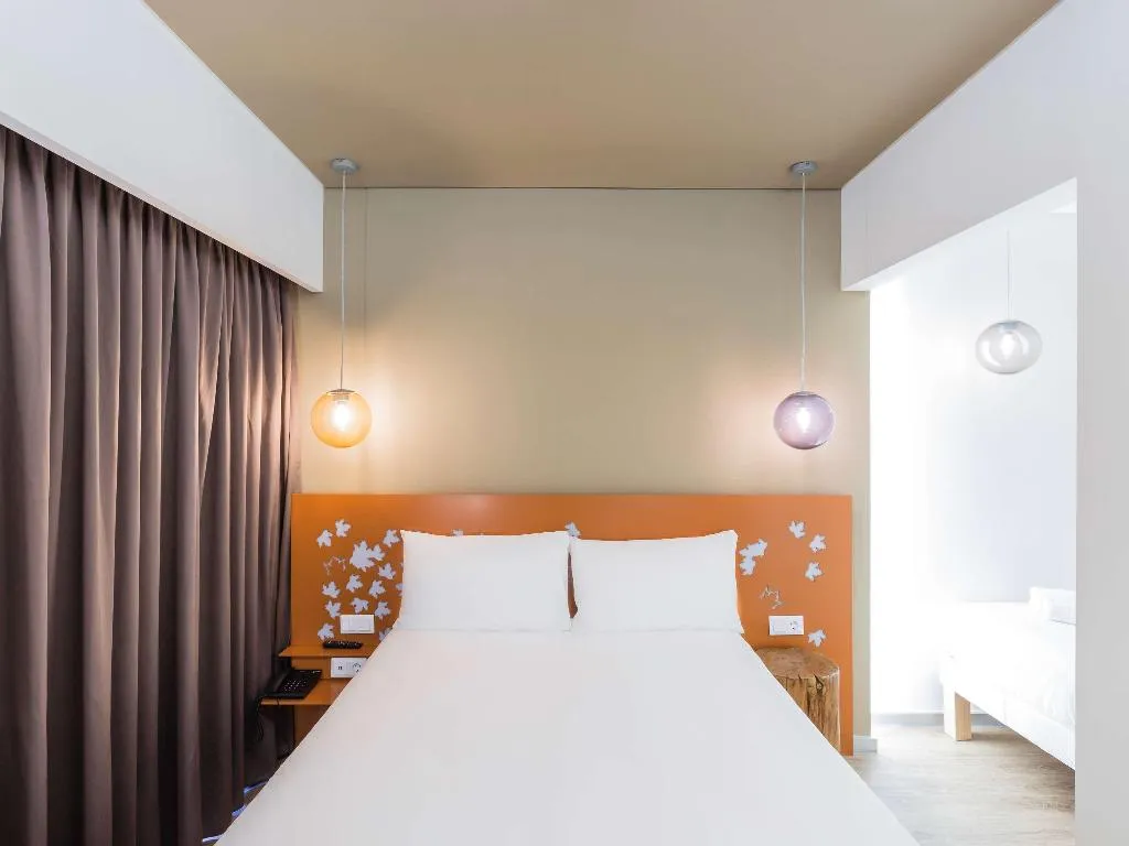 DOUBLE SUPERIOR QUEEN BED Room, ibis Styles Lisboa Centro Marquês de Pombal, Lisbon