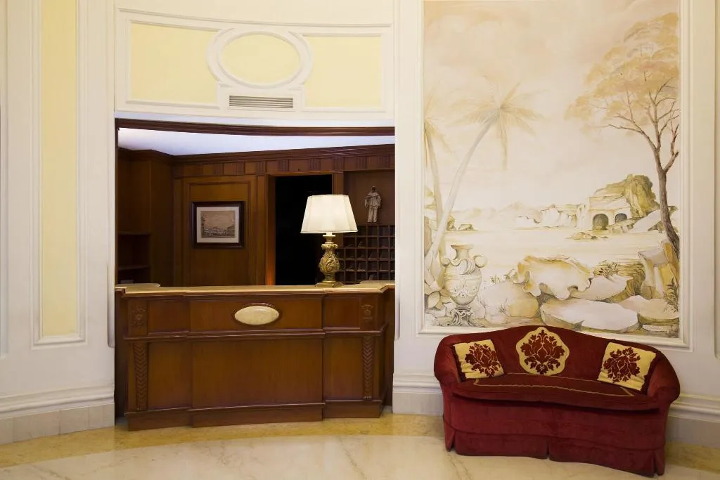 Lobby, Palazzo Alabardieri, Naples