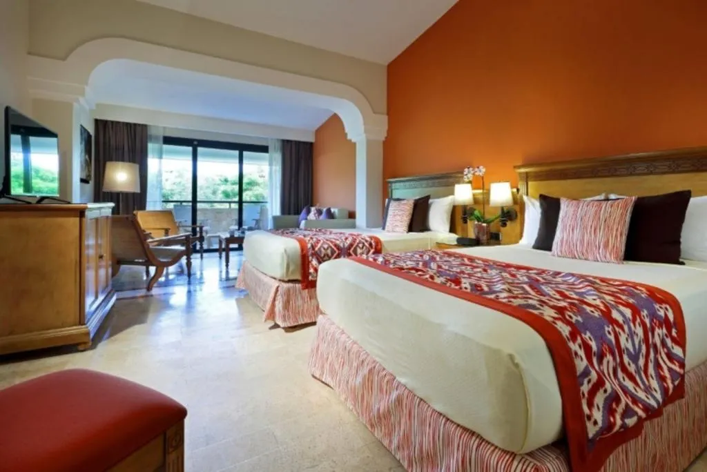 JUNIOR SUITE POOL VIEW Room, Grand Palladium Colonial Resort & Spa All Incl., Cancun Area