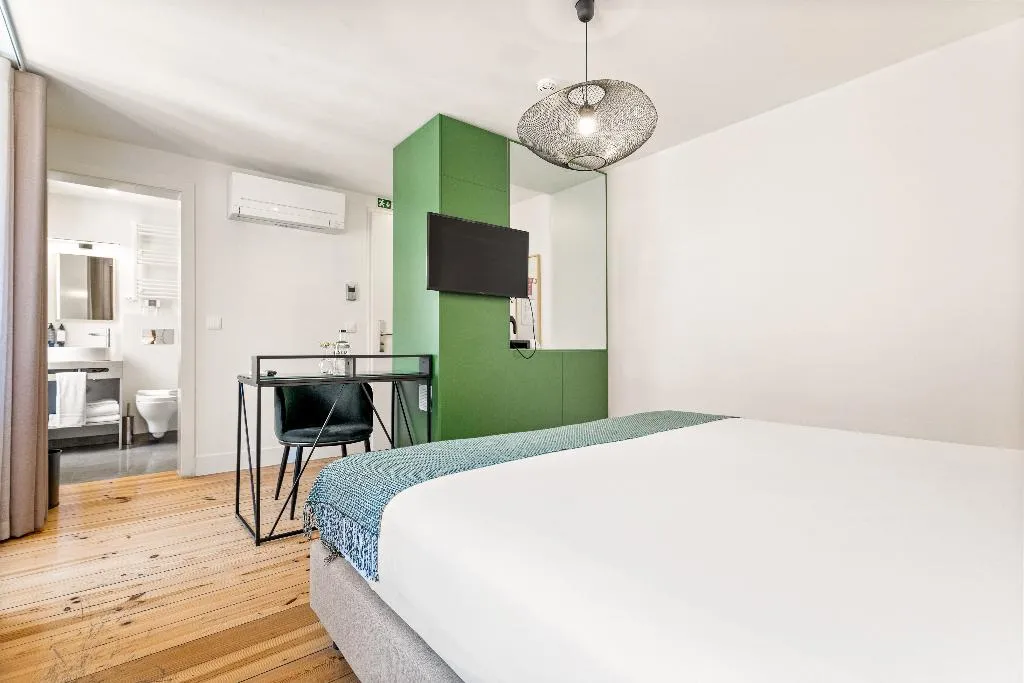 DOUBLE CLASSIC QUEEN BED Room, Jardim Da Lapa By Shiadu, Lisbon