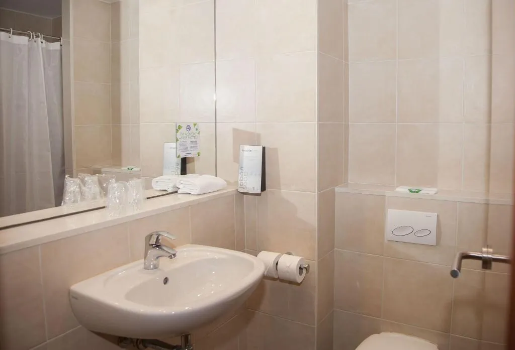 TRIPLE STANDARD Room, Travelodge Cornella Fira, Barcelona