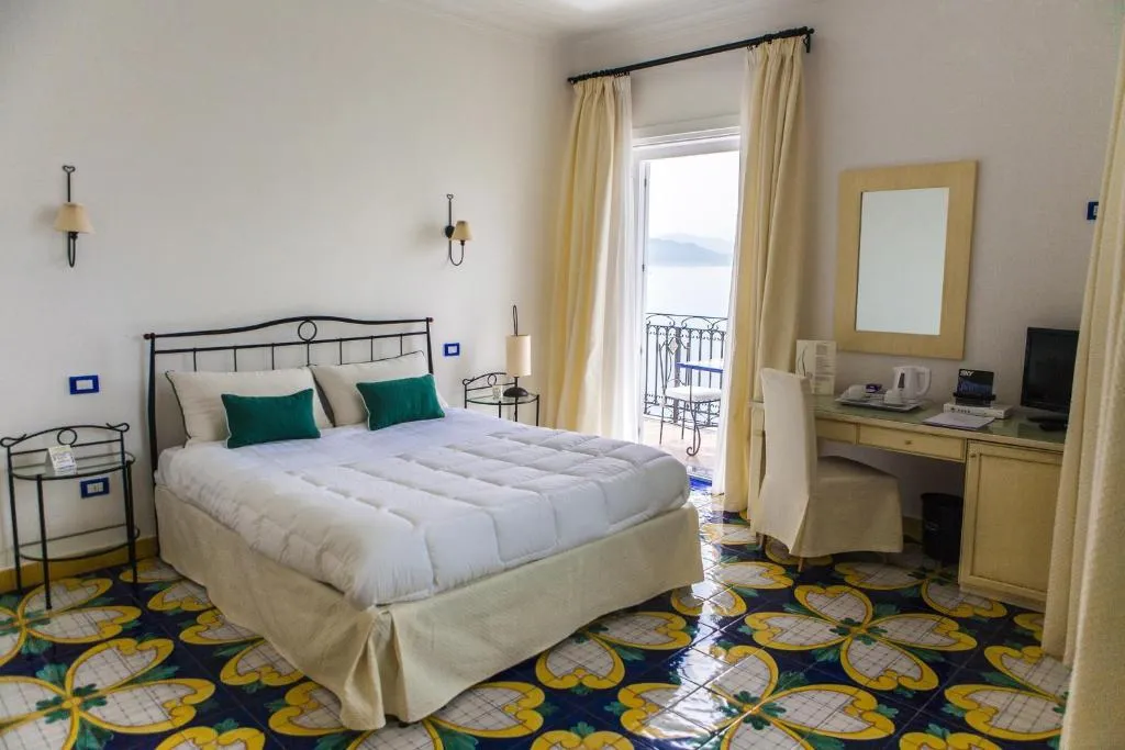 DOUBLE SUPERIOR Room, Hotel Cetus, Naples