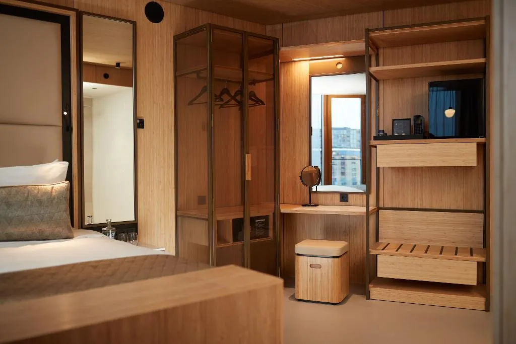 JUNIOR SUITE KING SIZE BED Room, Hotel Jakarta Amsterdam, Amsterdam