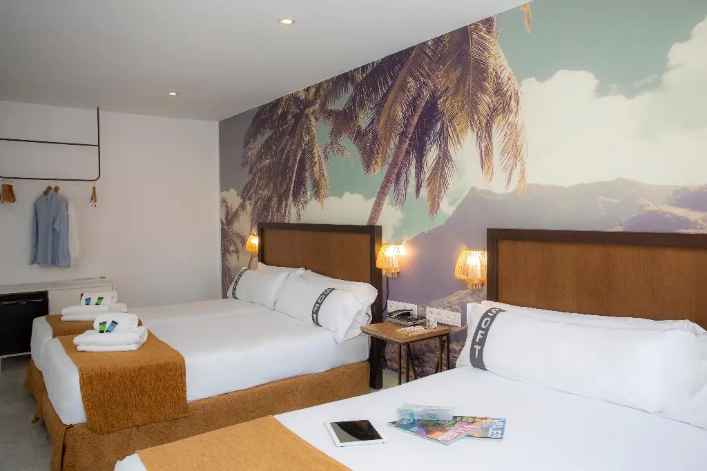 QUADRUPLE STANDARD Room, Casual del Mar Málaga, Costa Del Sol