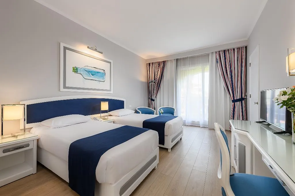 TRIPLE SUPERIOR GARDEN VIEW Room, Desert Rose, Red Sea Riviera