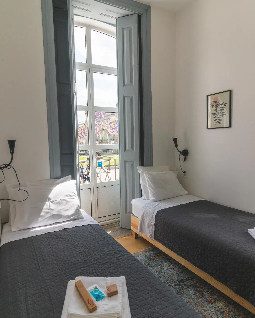 TWIN ECONOMY WITH SHARED BATHROOM Room, Vila Santa Cruz Guest House, Porto