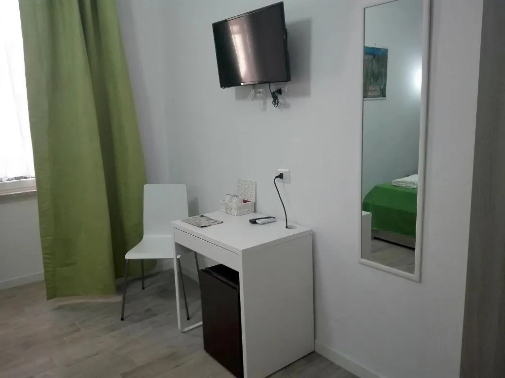 Room, Lotus Roma, Rome