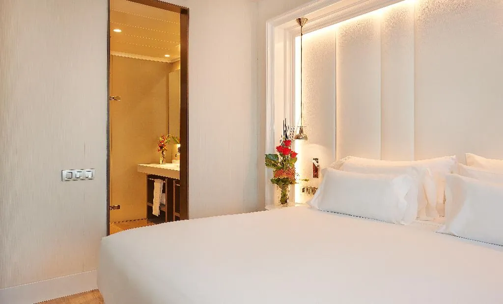 DOUBLE KING SIZE BED Room, NH Collection Barcelona Gran Hotel Calderón, Barcelona