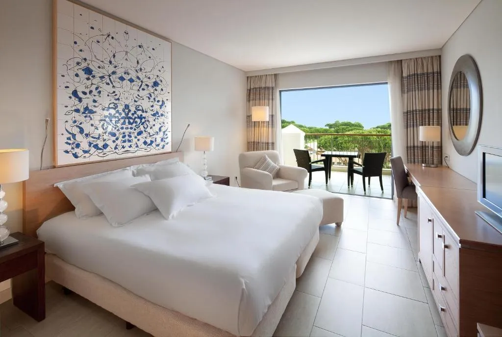 SINGLE DELUXE GOLF VIEW Room, Hilton Vilamoura As Cascatas Golf Resort & Spa, Algarve