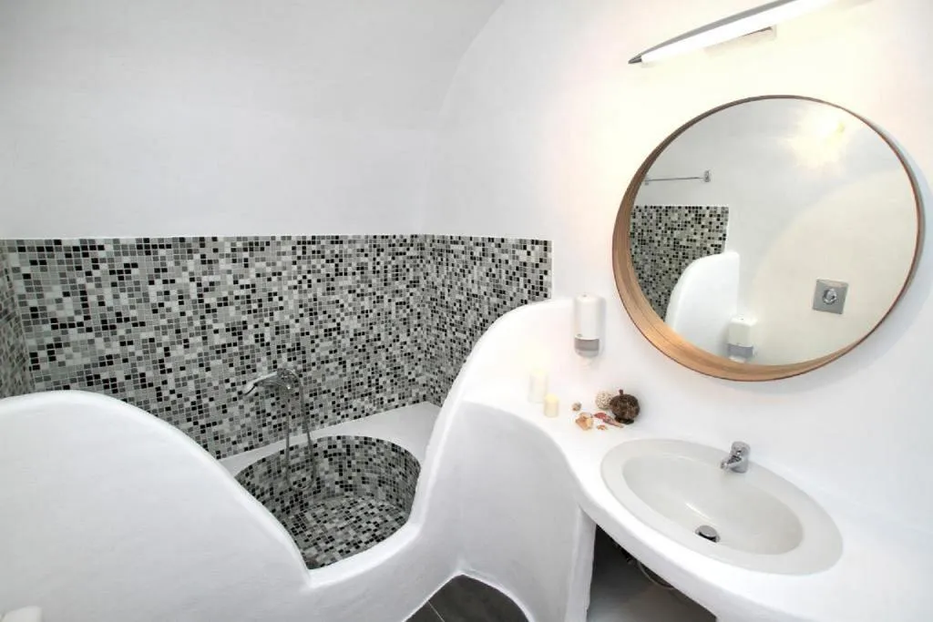 DOUBLE ECONOMY Room, Finesse Suites, Santorini