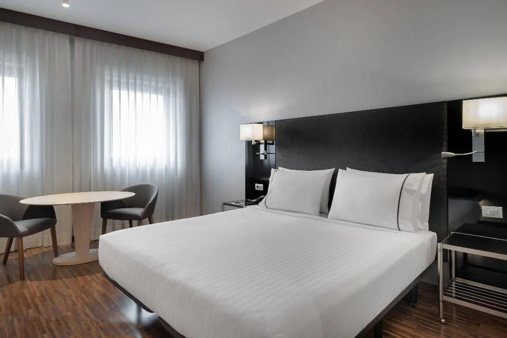 Room, AC Milano, Milan
