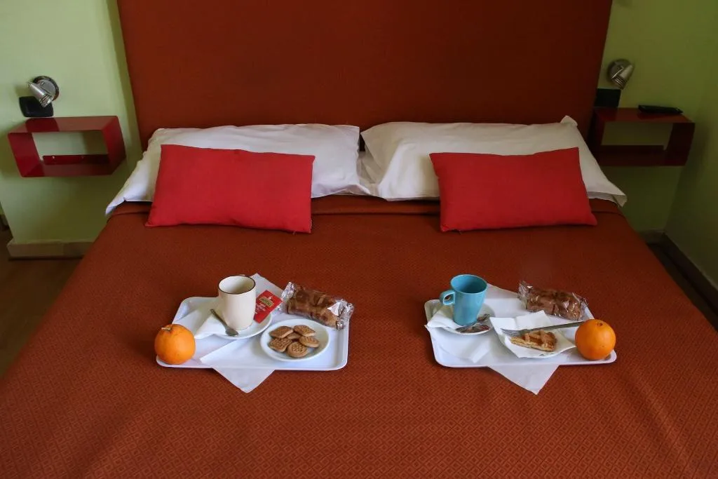 DOUBLE QUEEN SIZE BED Room, Colosseoinn, Naples