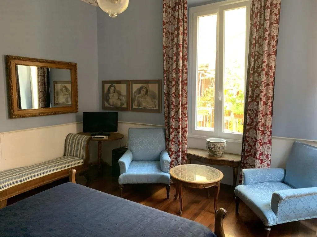 Room, Relais Teatro Argentina, Rome