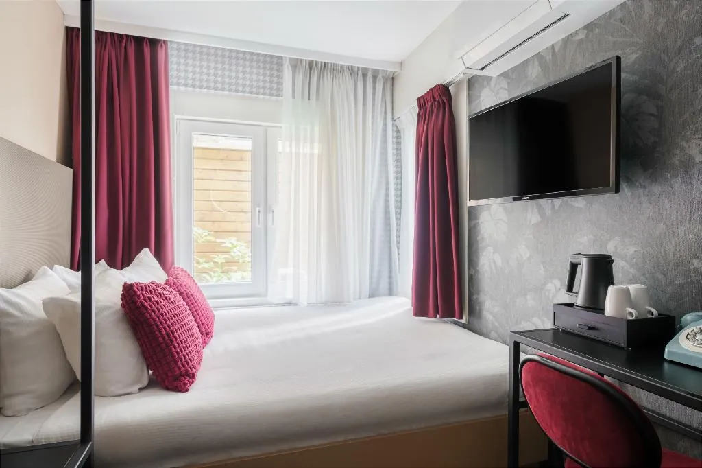 DOUBLE basement Room, Krisotel, Amsterdam