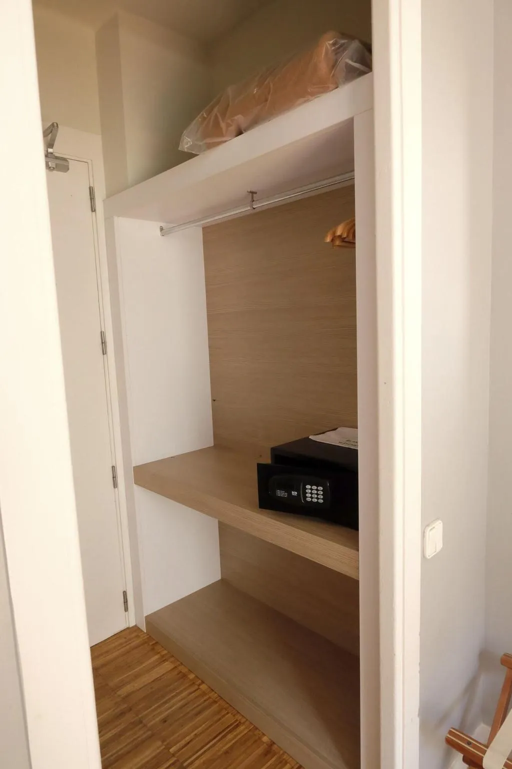 Room, Subur, Costa Brava