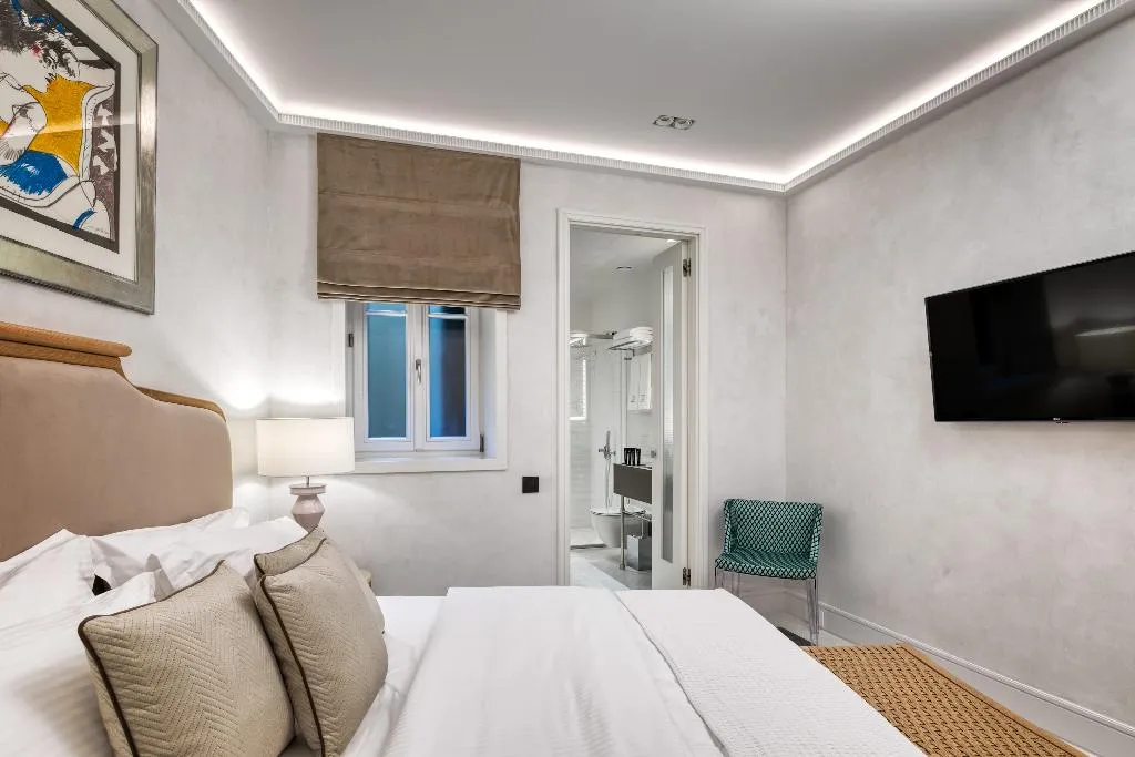 SUITE STANDARD Room, Athenian Foss, Athens