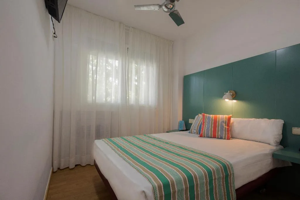 Double or Twin STANDARD Room, Yomo Hostal Bcn Port, Barcelona