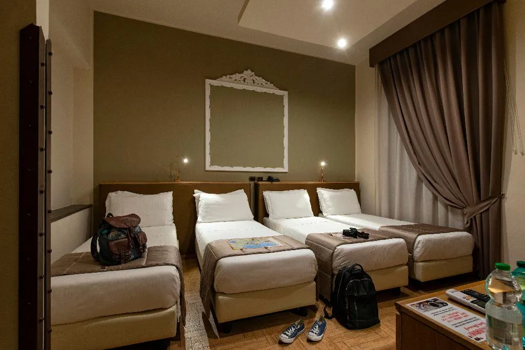 QUADRUPLE STANDARD Room, Grand Hotel Europa, Naples