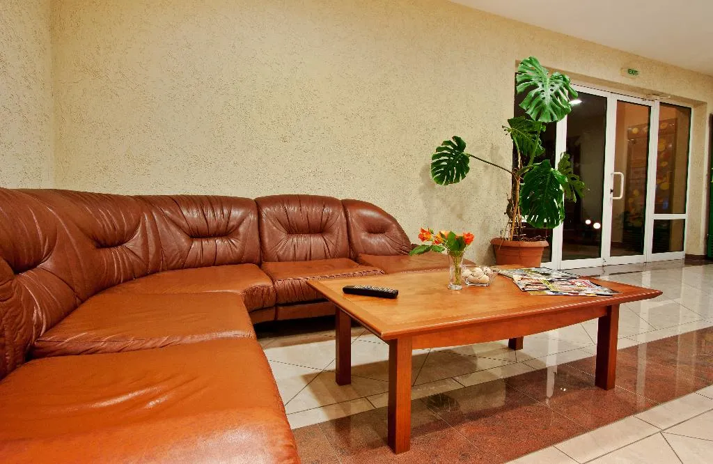 Lobby, Ljuljak, Varna