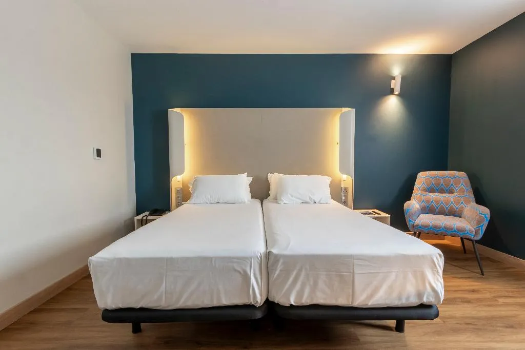 TWIN STANDARD Room, Travelodge Malaga Aeropuerto, Costa Del Sol