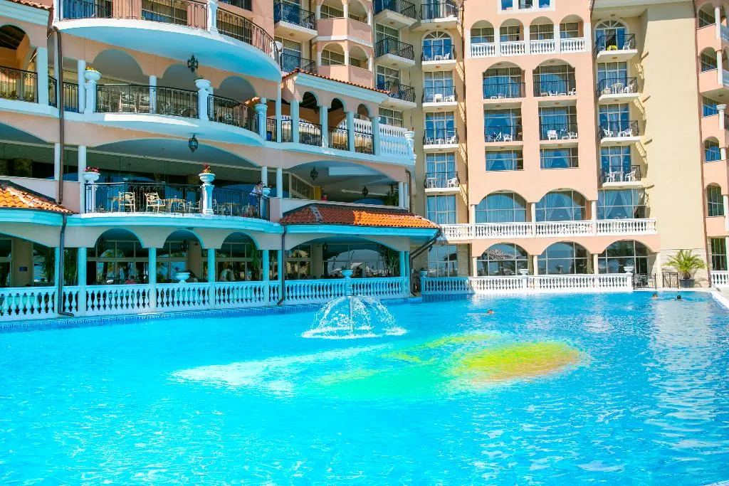 Pool, Royal Park, Bourgas