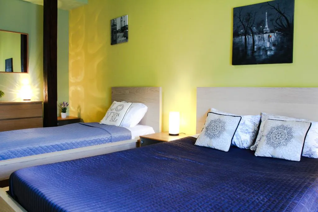 APARTMENT CAPACITY 8 THREE BEDROOMS Room, Old Town Apartments Slawkowska, Krakow