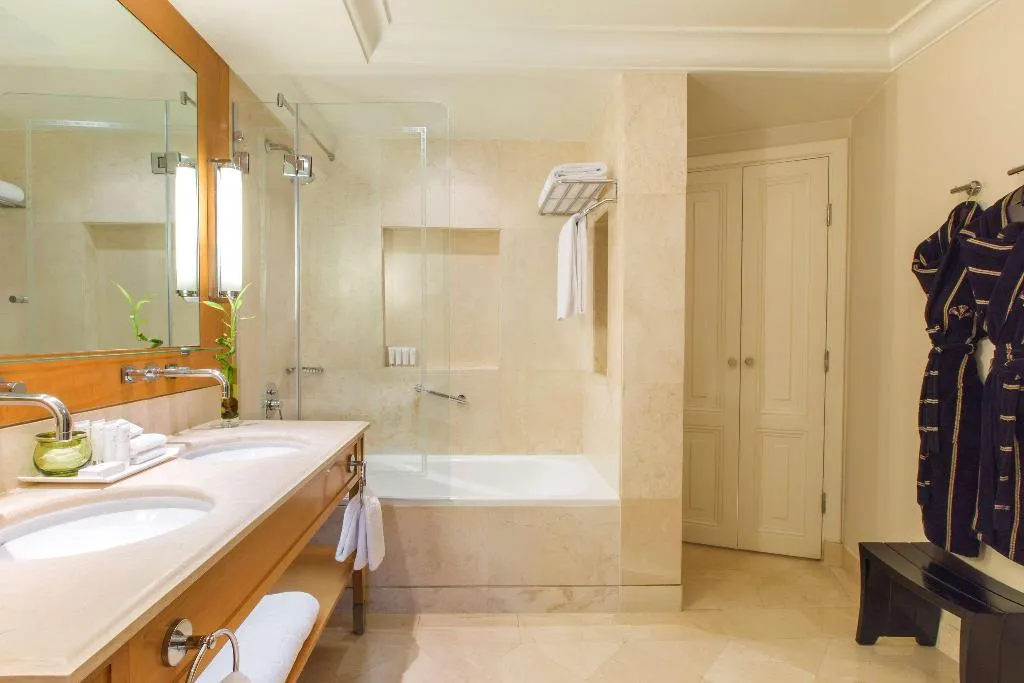 SUITE DELUXE Room, Kempinski Nile Hotel Garden City Cairo, Cairo