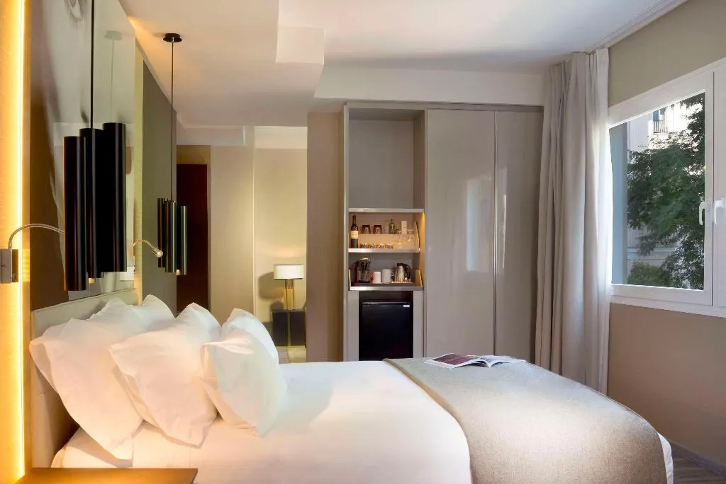 JUNIOR SUITE STANDARD Room, NH Collection Madrid Suecia, Madrid