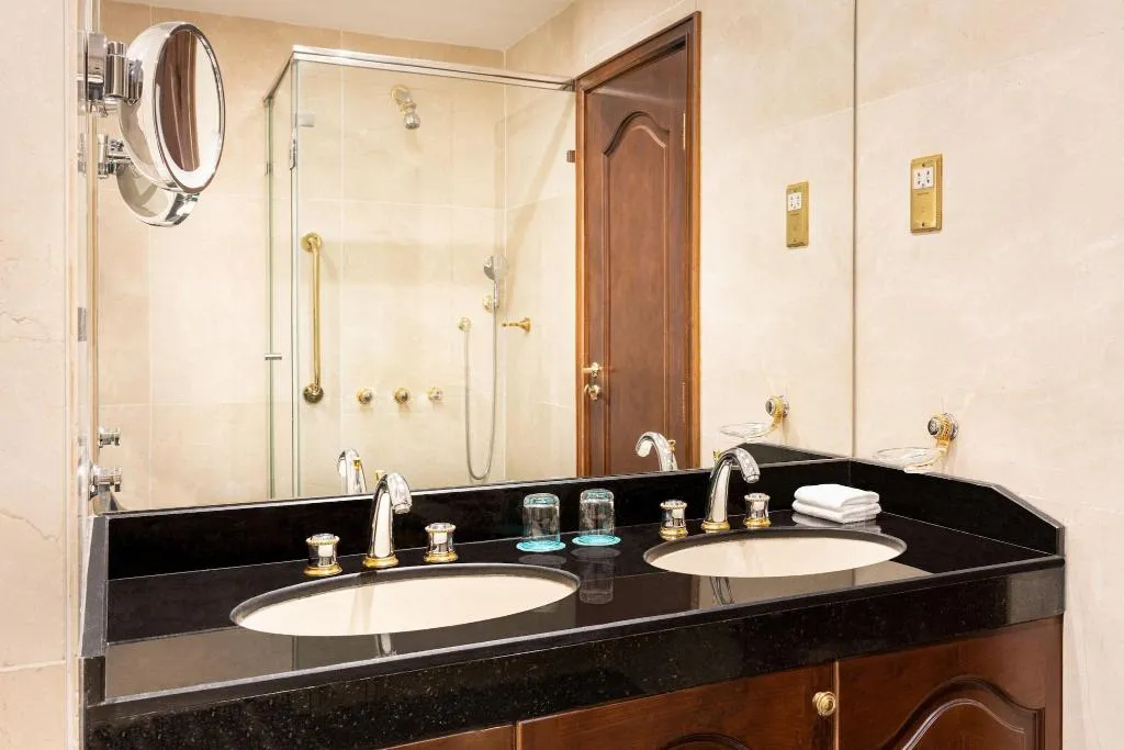Room, Majestic Cove Hotel, Dubai