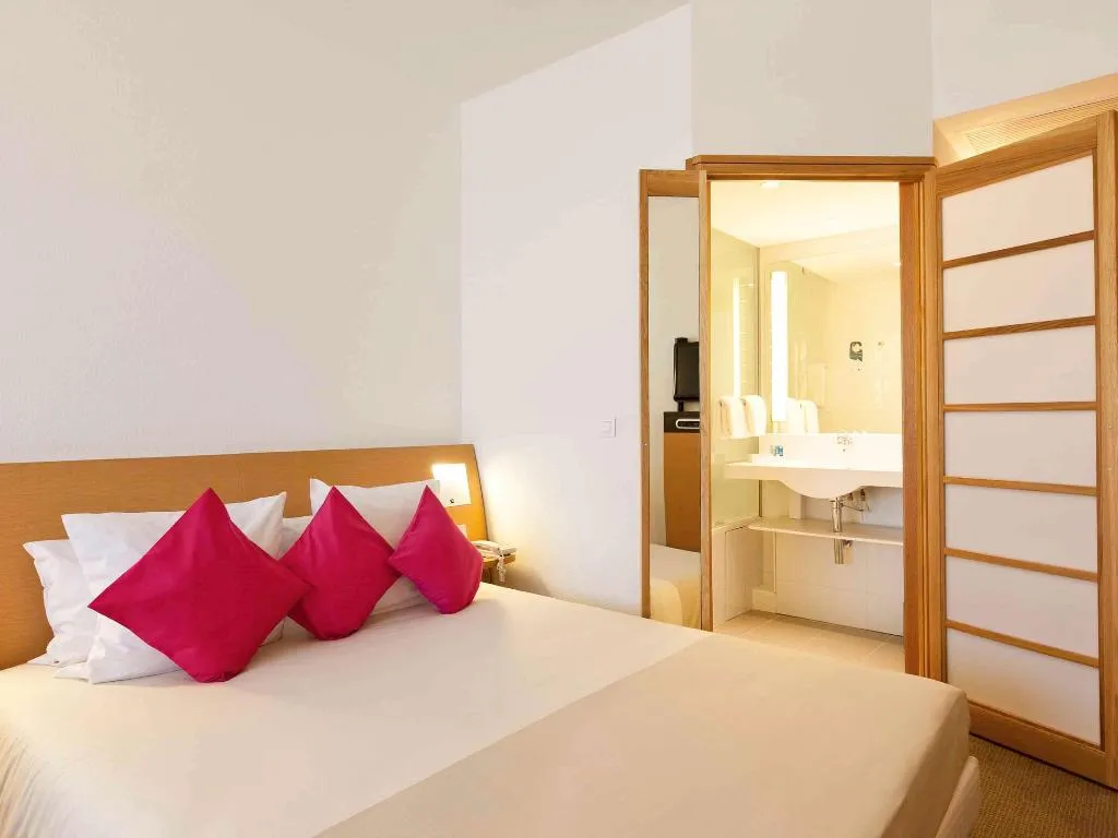 TWIN SUPERIOR Room, Novotel Tunis, Tunisia
