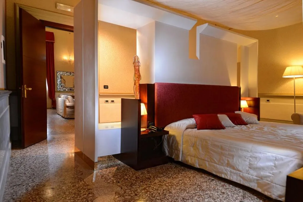 SUITE KING SIZE BED Room, Ruzzini Palace, Venice