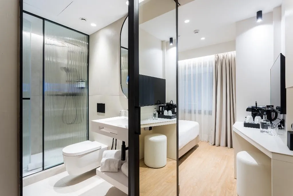 DOUBLE BASIC Room, Royal Ramblas, Barcelona