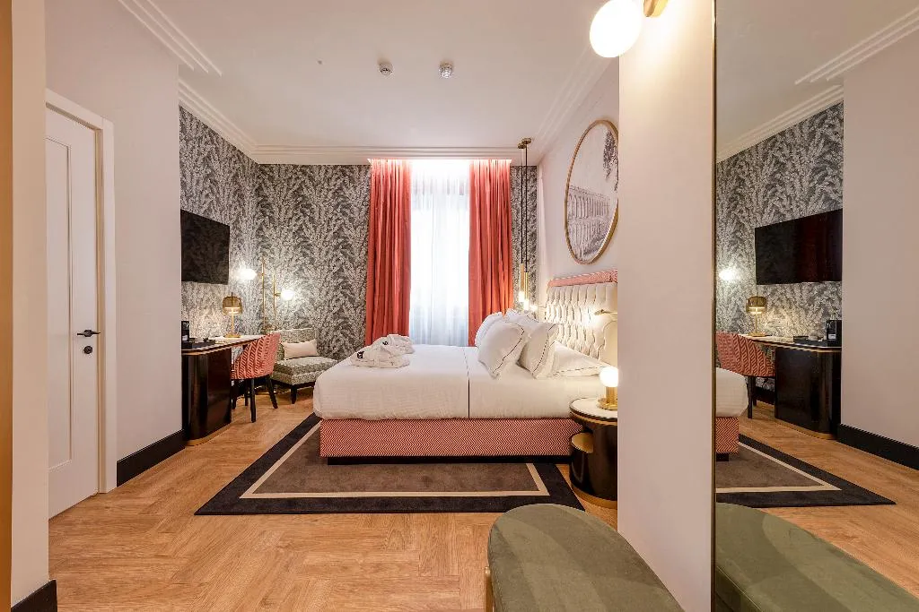 JUNIOR SUITE STANDARD Room, H10 Palazzo Galla, Rome