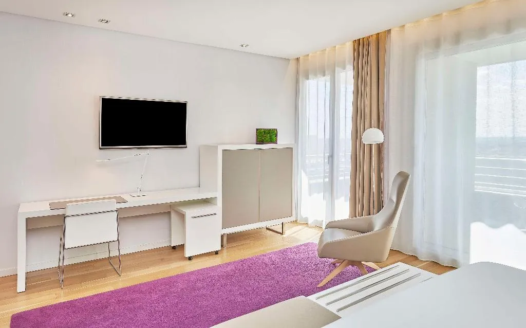 Room, NH Collection Madrid Eurobuilding, Madrid