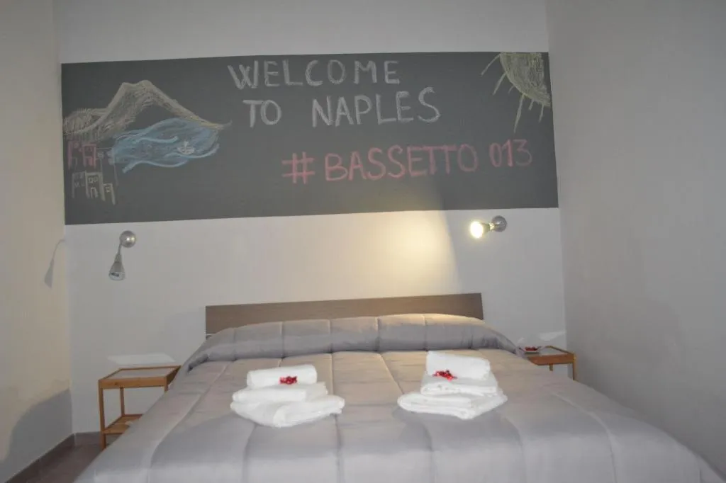 Room, Bassetto 013, Naples