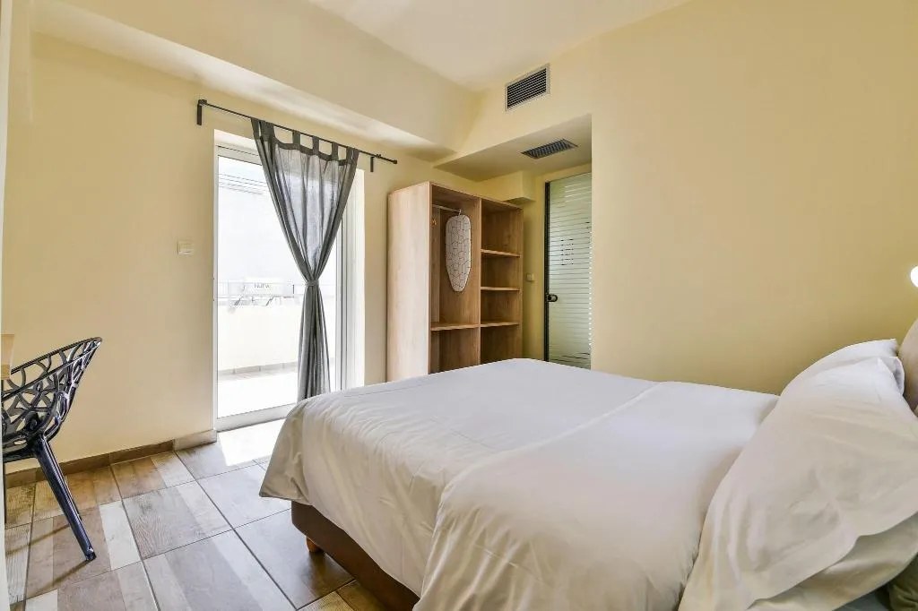 Room, Athens Way Lofts, Athens