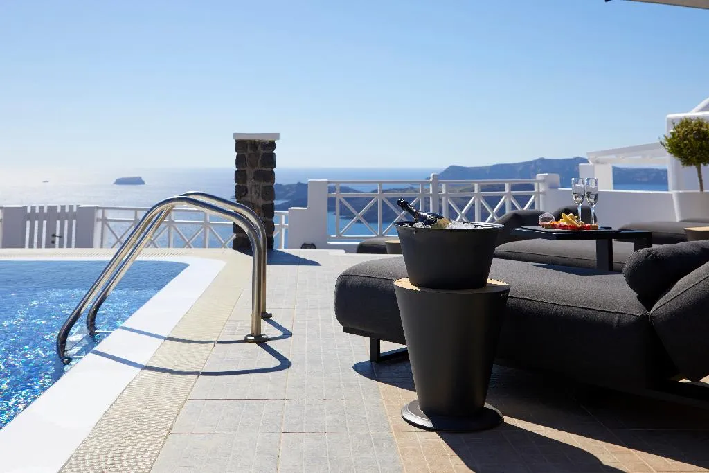 Pool, Petit Palace, Santorini