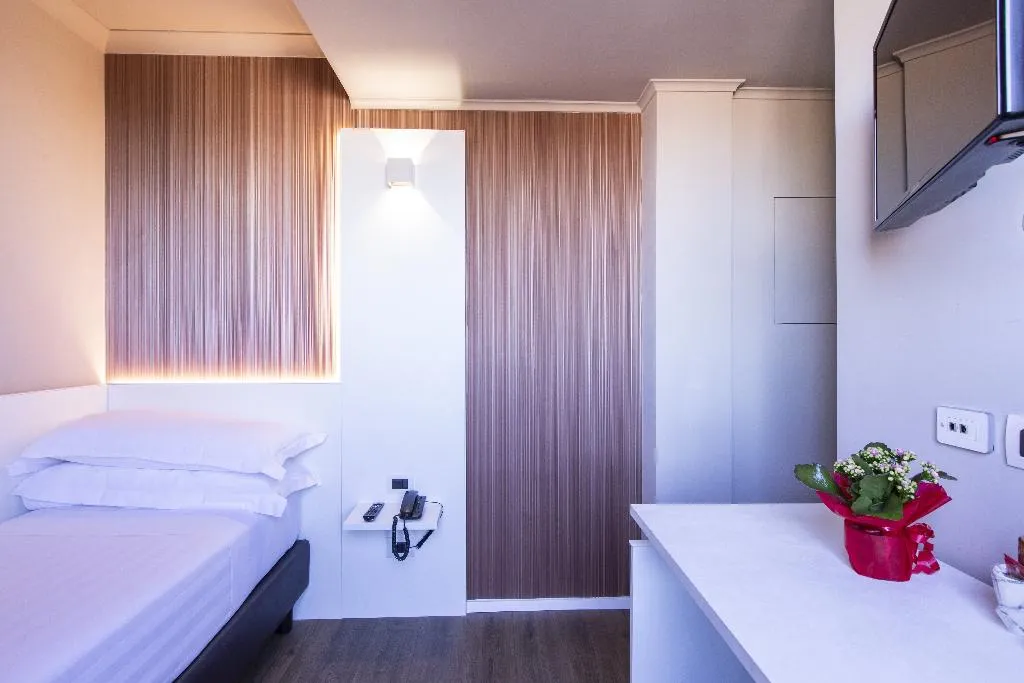 SINGLE WITH BALCONY Room, Garner Hotel Rome Aurelia, Rome