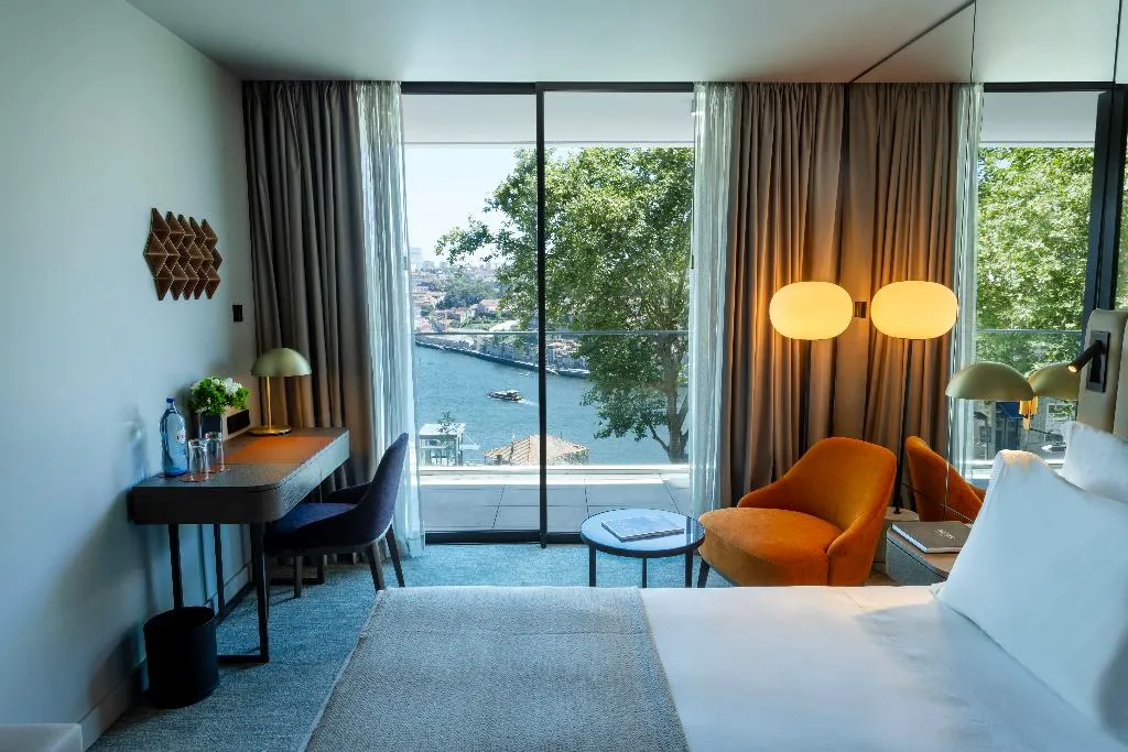 Double or Twin DELUXE RIVER VIEW Room, Altis Porto, member of Preferred Hotels & Resorts, Porto