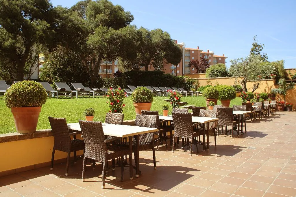 Terrace, Luna Club Hotel Yoga & Spa, Costa Brava