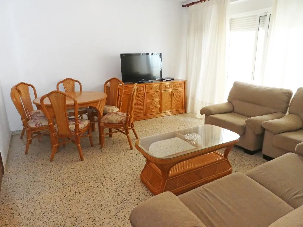 APARTMENT CAPACITY 8 THREE BEDROOMS Room, Apartamentos Gandía Primera Línea de Playa 3000, Valencia