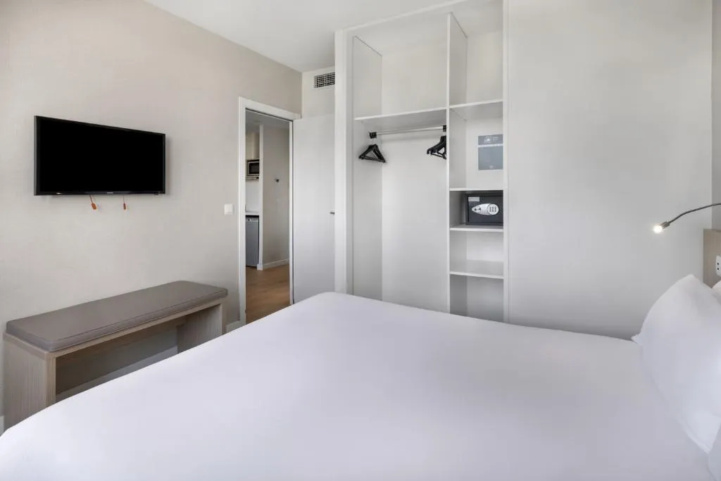 SUITE STANDARD Room, B&B Hotel Barcelona Sant Cugat, Barcelona